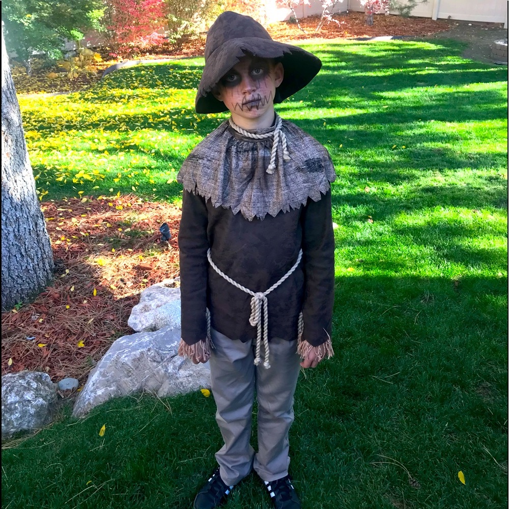 Scarecrow costume size 8/10. Turned out so cute with face paint.